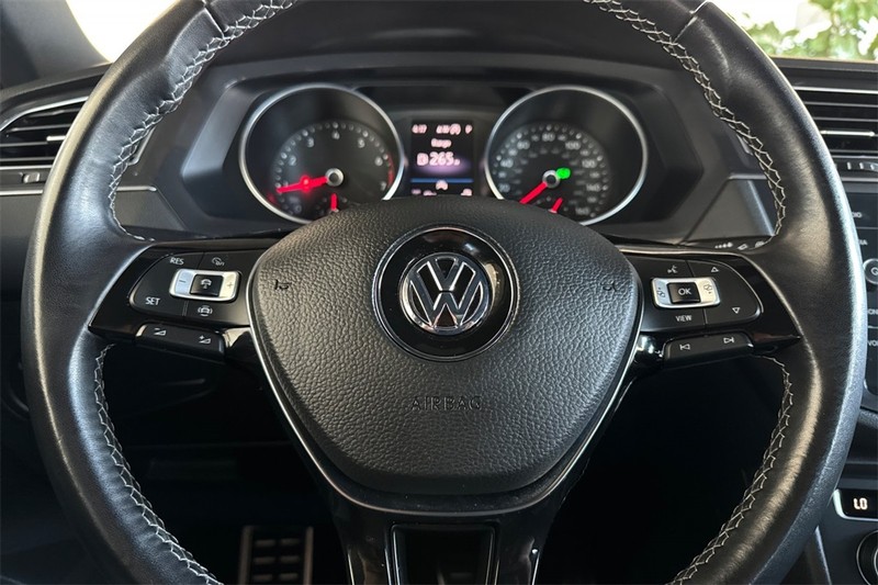 Volkswagen Tiguan Vehicle Full-screen Gallery Image 22