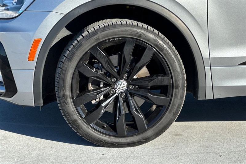 Volkswagen Tiguan Vehicle Full-screen Gallery Image 25