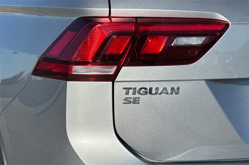 Volkswagen Tiguan Vehicle Full-screen Gallery Image 26