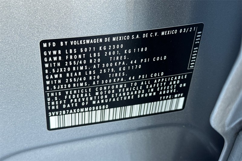 Volkswagen Tiguan Vehicle Full-screen Gallery Image 28