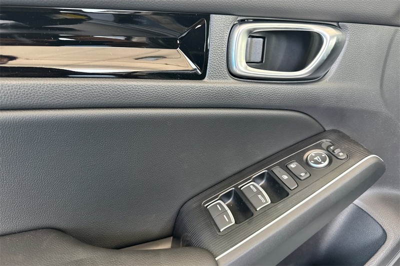 Honda Civic Hatchback Hybrid Vehicle Full-screen Gallery Image 08