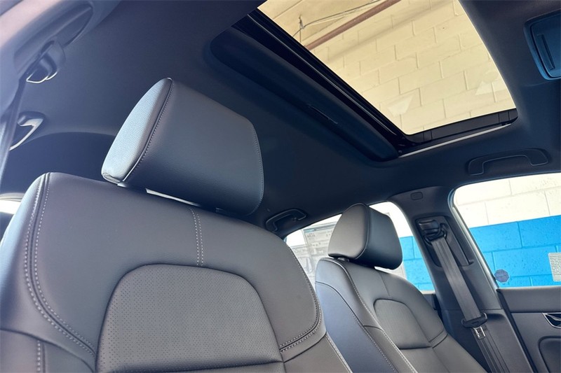 Honda Civic Hatchback Hybrid Vehicle Full-screen Gallery Image 13