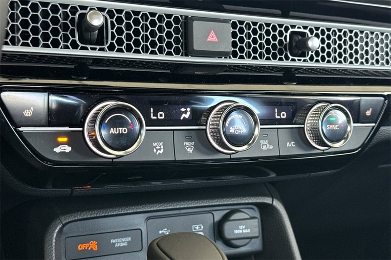 Honda Civic Hatchback Hybrid Vehicle Full-screen Gallery Image 17