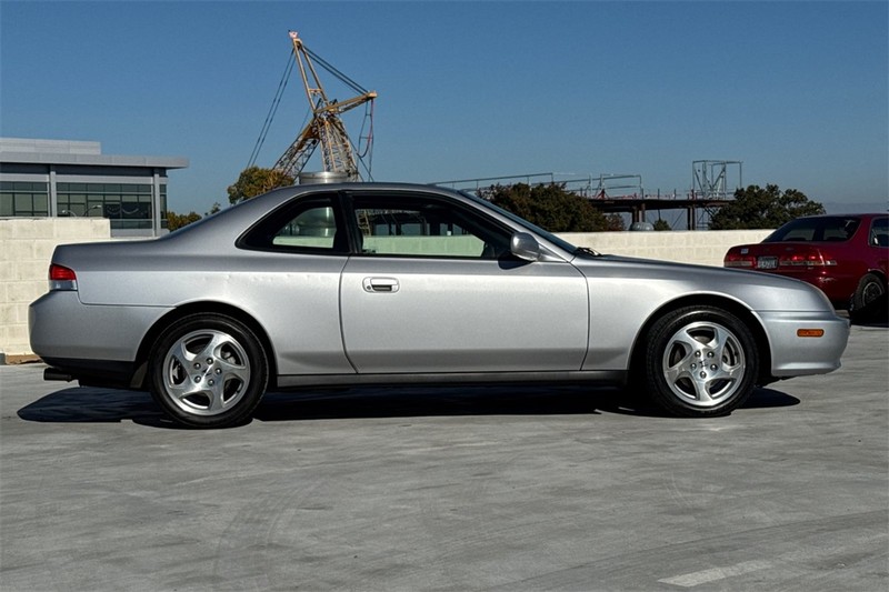 Honda Prelude Vehicle Full-screen Gallery Image 02