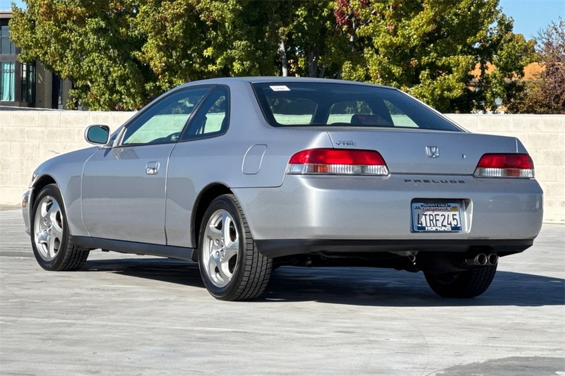 Honda Prelude Vehicle Full-screen Gallery Image 05