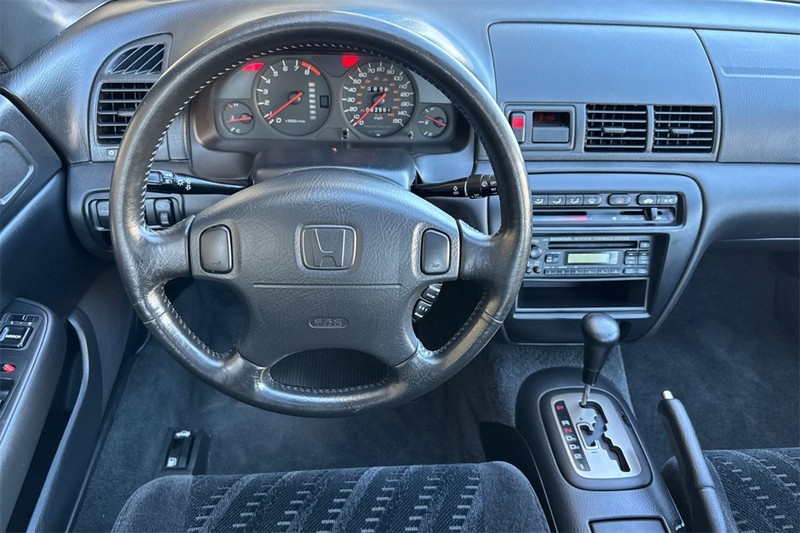 Honda Prelude Vehicle Full-screen Gallery Image 13