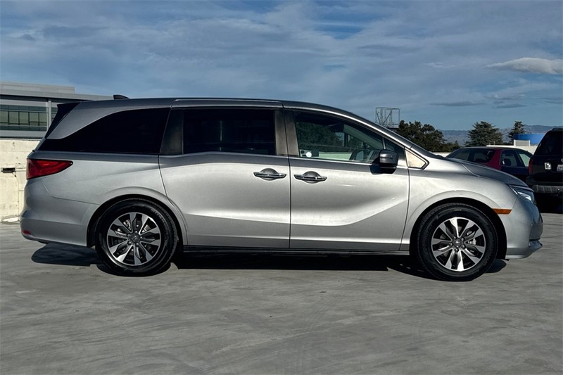 Honda Odyssey Vehicle Full-screen Gallery Image 02