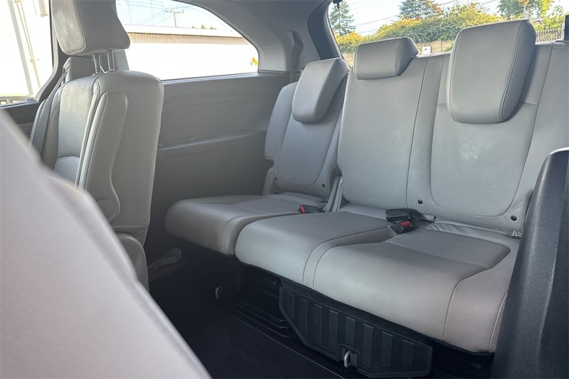 Honda Odyssey Vehicle Full-screen Gallery Image 14