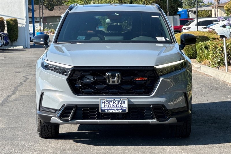 Honda CR-V Hybrid Vehicle Full-screen Gallery Image 02