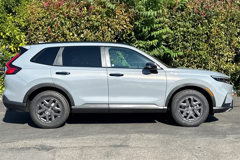 Honda CR-V Hybrid Vehicle Full-screen Gallery Image 03