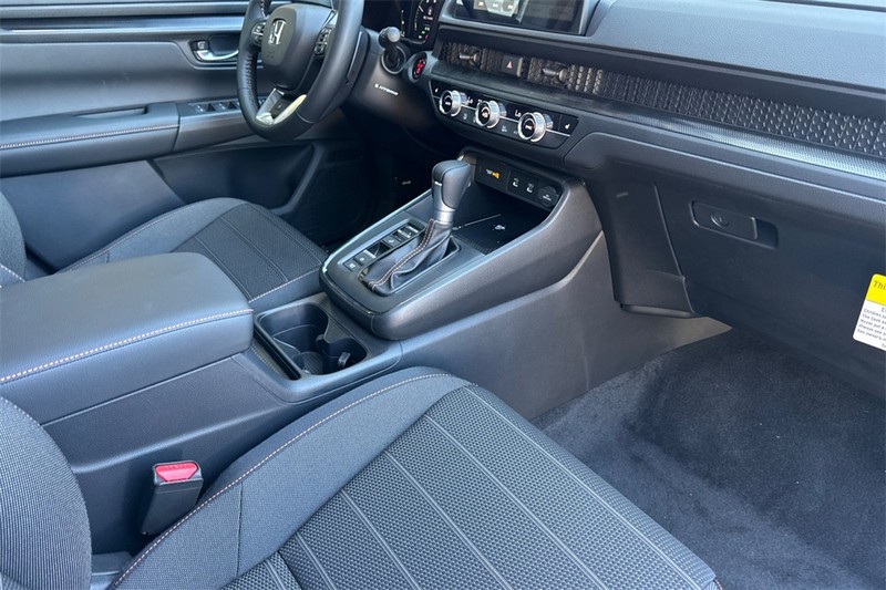 Honda CR-V Hybrid Vehicle Full-screen Gallery Image 13