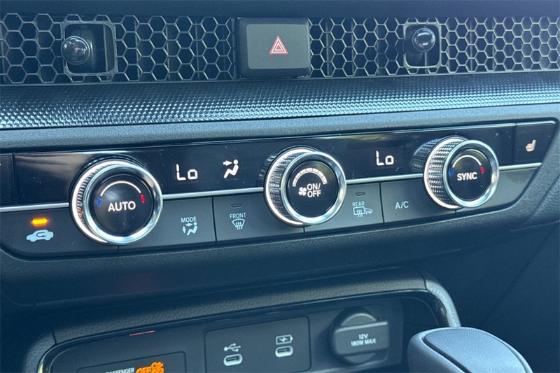 Honda CR-V Hybrid Vehicle Full-screen Gallery Image 17