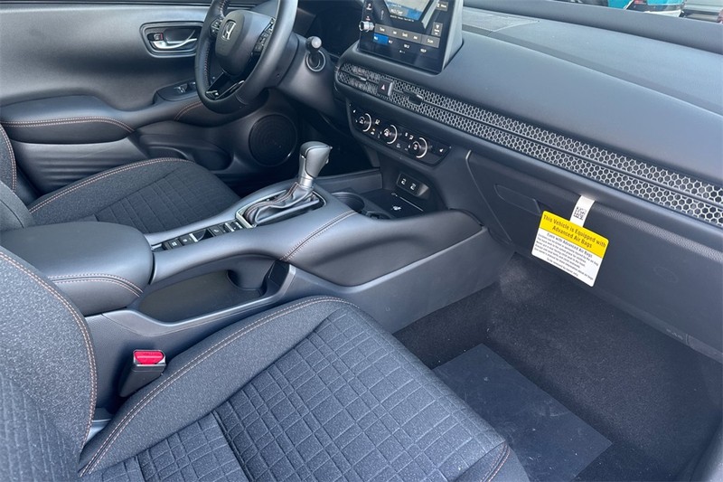 Honda HR-V Vehicle Full-screen Gallery Image 13