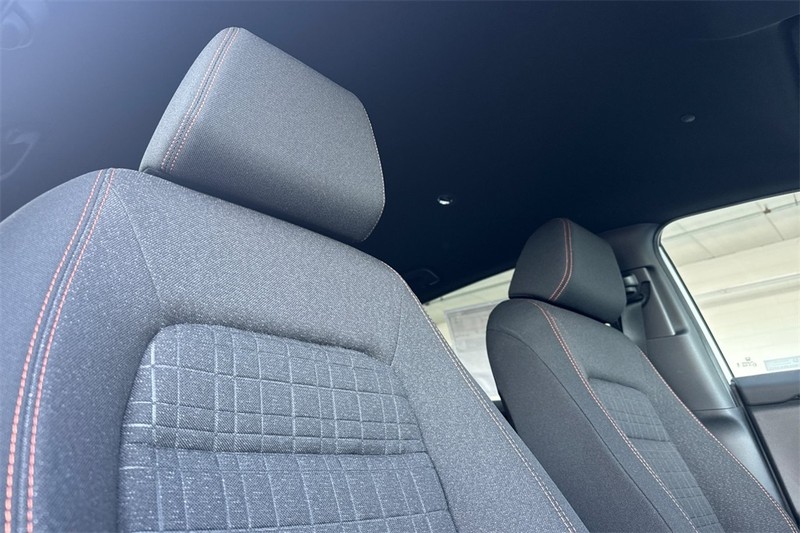 Honda HR-V Vehicle Full-screen Gallery Image 14