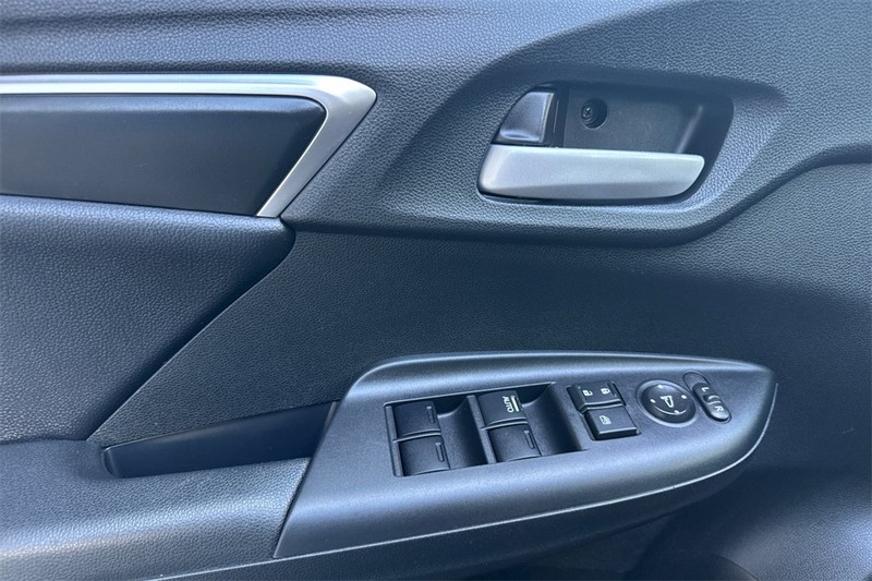 Honda Fit Vehicle Full-screen Gallery Image 10