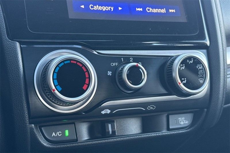 Honda Fit Vehicle Full-screen Gallery Image 19