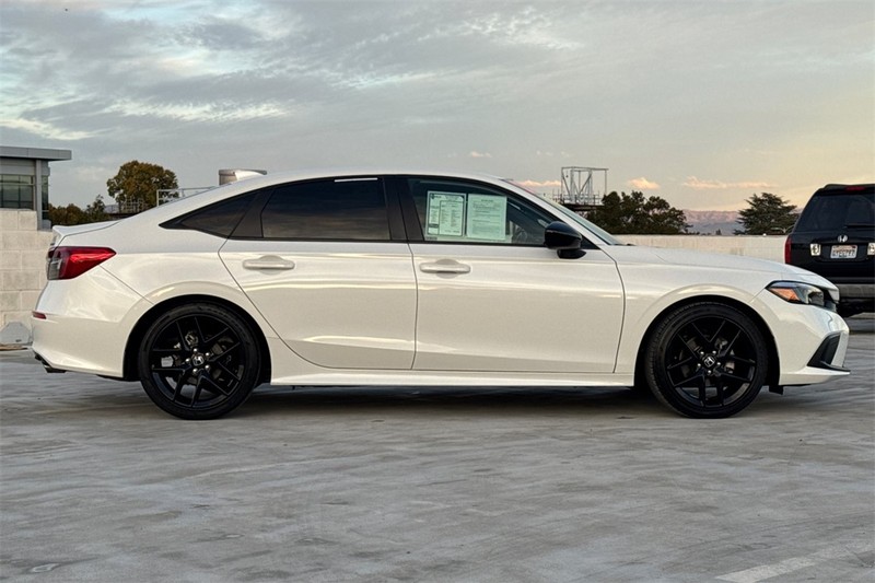 Honda Civic Sedan Vehicle Full-screen Gallery Image 02