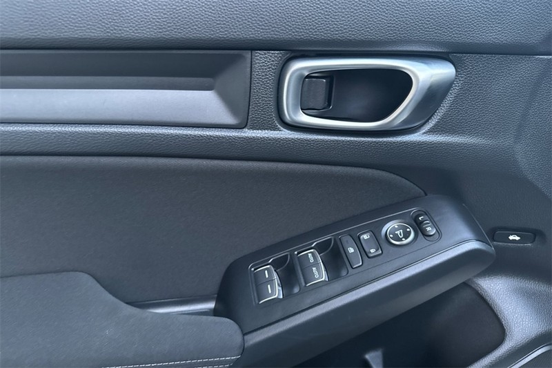 Honda Civic Sedan Vehicle Full-screen Gallery Image 10