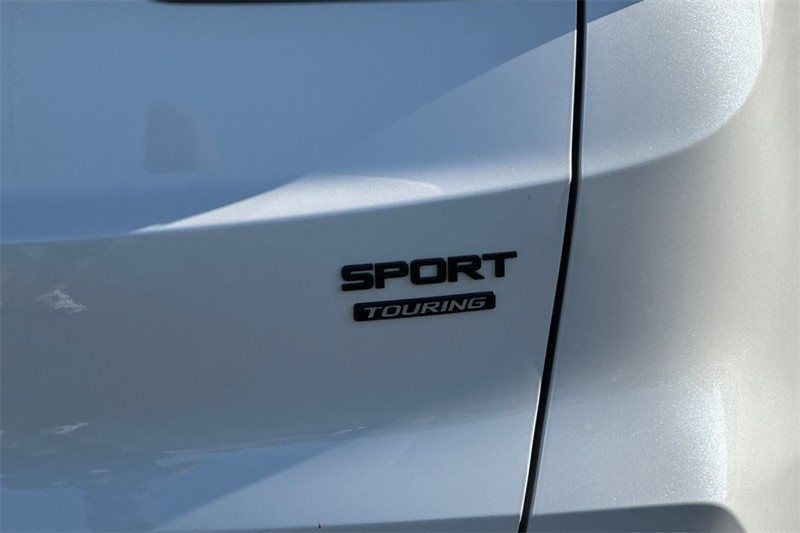 Honda CR-V Hybrid Vehicle Full-screen Gallery Image 06