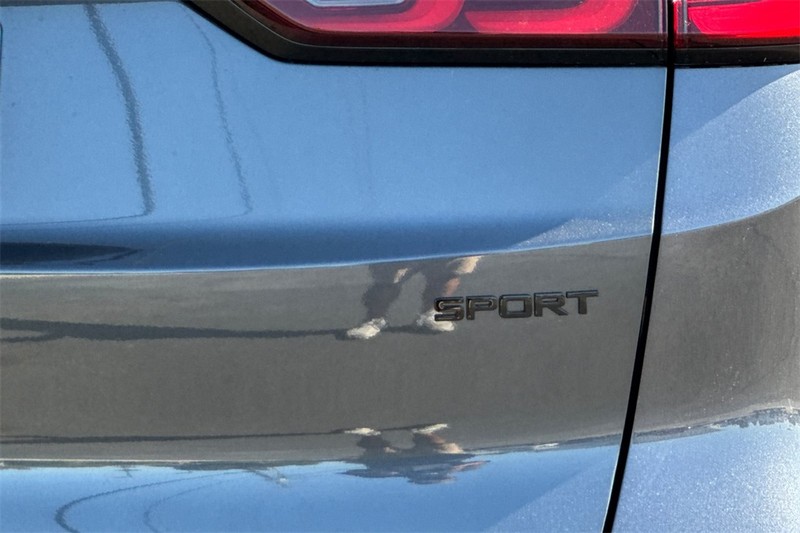 Honda CR-V Hybrid Vehicle Full-screen Gallery Image 06