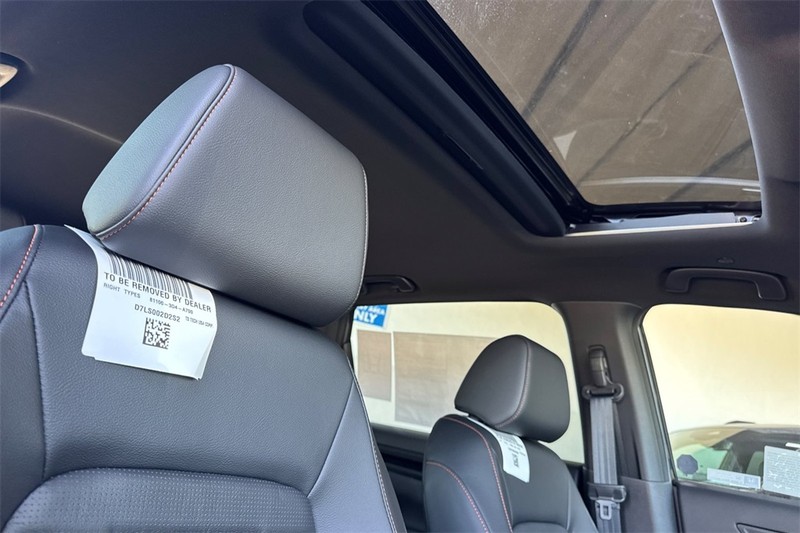 Honda CR-V Hybrid Vehicle Full-screen Gallery Image 14