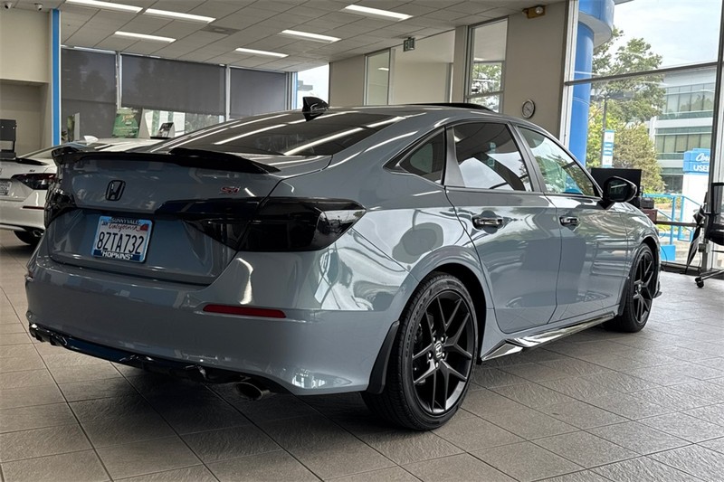 Honda Civic Si Vehicle Full-screen Gallery Image 03