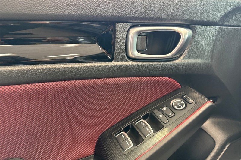 Honda Civic Si Vehicle Full-screen Gallery Image 10