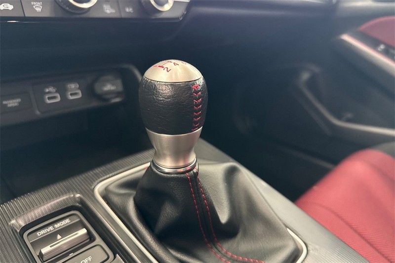 Honda Civic Si Vehicle Full-screen Gallery Image 19