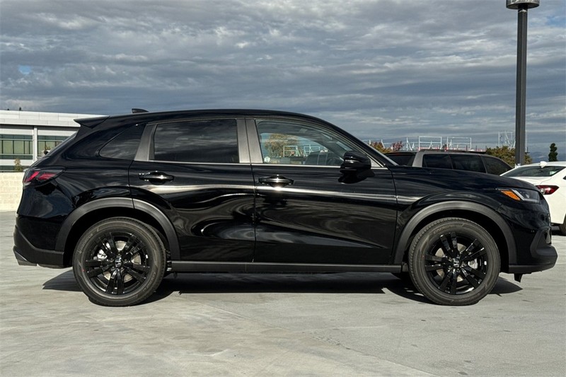 Honda HR-V Vehicle Full-screen Gallery Image 03