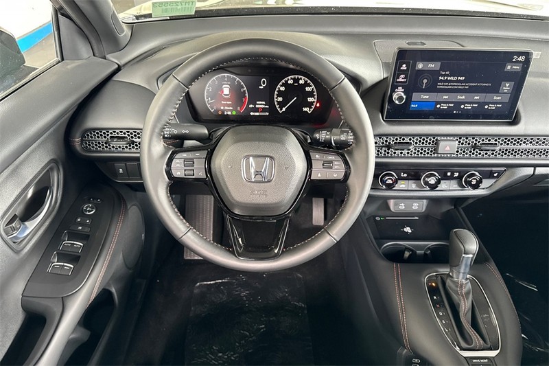 Honda HR-V Vehicle Full-screen Gallery Image 11