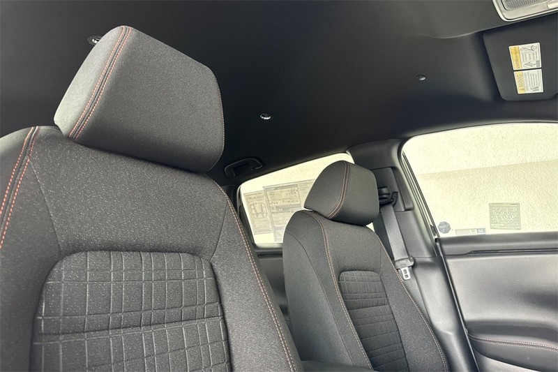 Honda HR-V Vehicle Full-screen Gallery Image 13