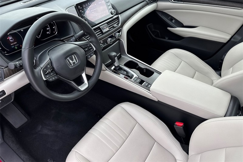 Honda Accord Sedan Vehicle Full-screen Gallery Image 09