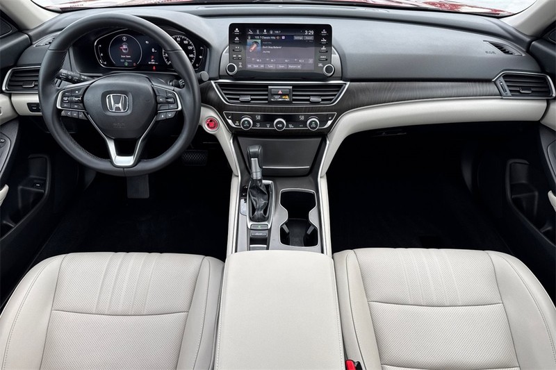 Honda Accord Sedan Vehicle Full-screen Gallery Image 12