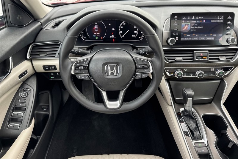 Honda Accord Sedan Vehicle Full-screen Gallery Image 13