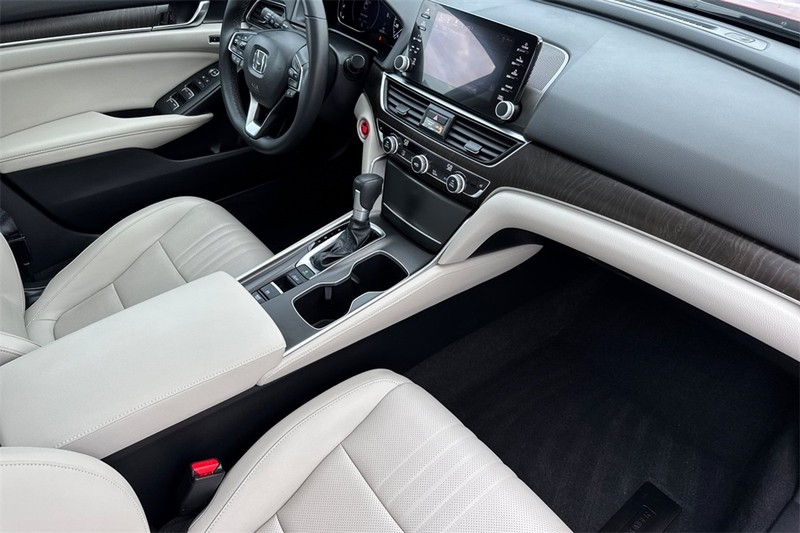 Honda Accord Sedan Vehicle Full-screen Gallery Image 14