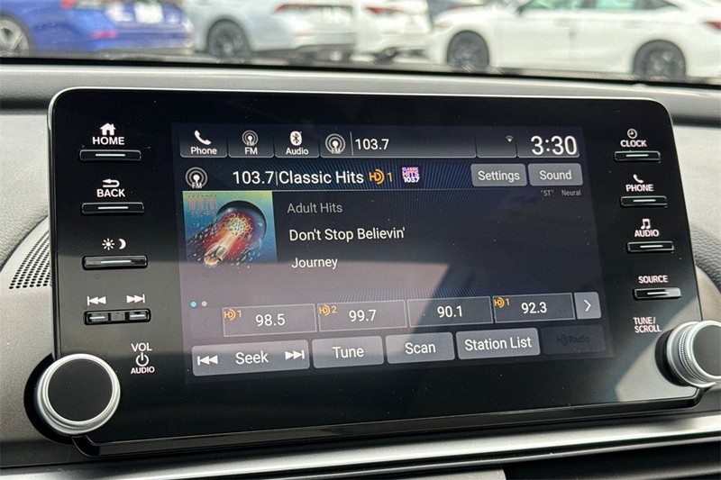 Honda Accord Sedan Vehicle Full-screen Gallery Image 16