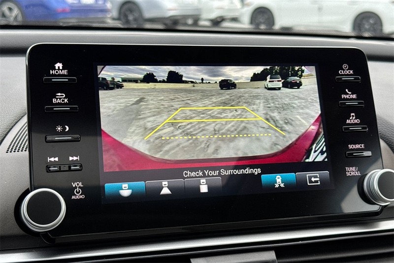 Honda Accord Sedan Vehicle Full-screen Gallery Image 17