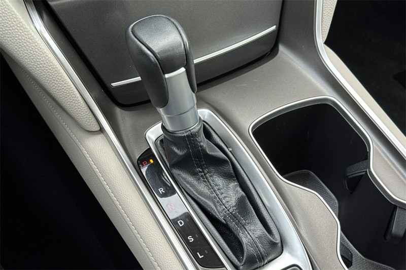 Honda Accord Sedan Vehicle Full-screen Gallery Image 19