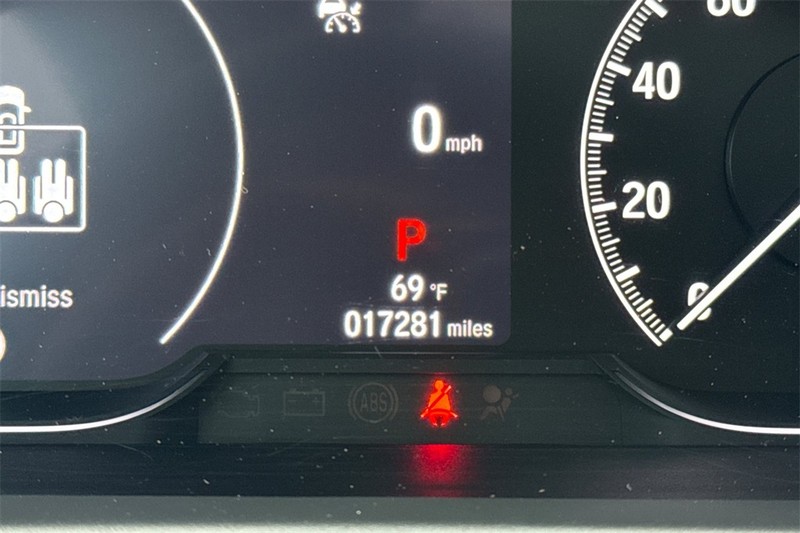 Honda Accord Sedan Vehicle Full-screen Gallery Image 23