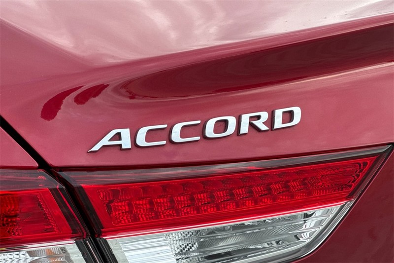 Honda Accord Sedan Vehicle Full-screen Gallery Image 25