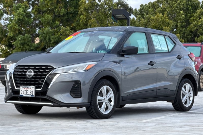 Nissan Kicks Vehicle Full-screen Gallery Image 07