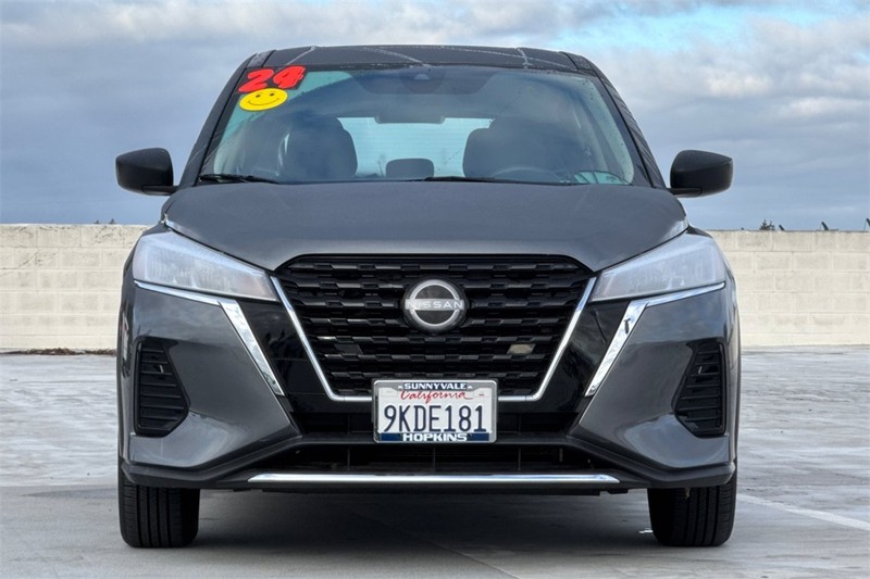 Nissan Kicks Vehicle Full-screen Gallery Image 08