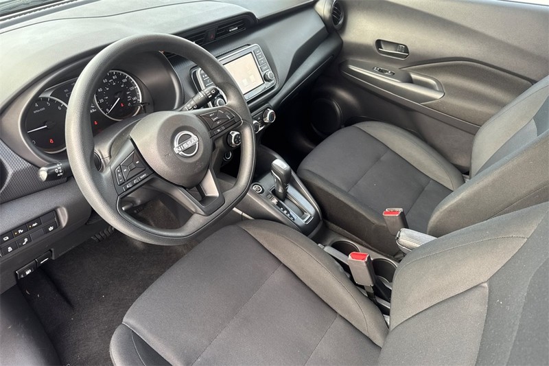Nissan Kicks Vehicle Full-screen Gallery Image 09