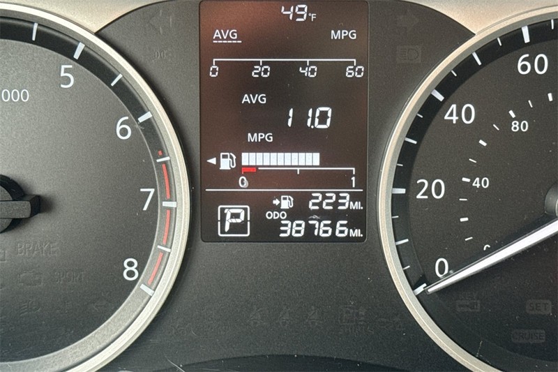 Nissan Kicks Vehicle Full-screen Gallery Image 23