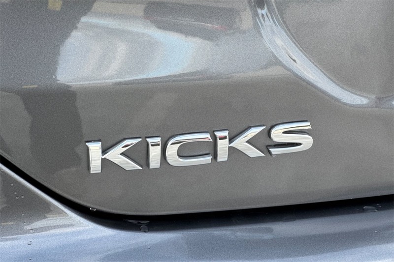 Nissan Kicks Vehicle Full-screen Gallery Image 25