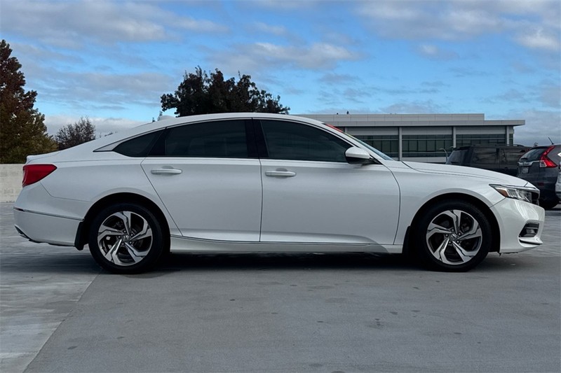 Honda Accord Sedan Vehicle Full-screen Gallery Image 02