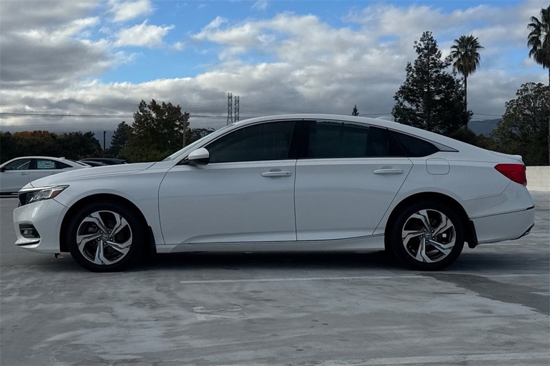 Honda Accord Sedan Vehicle Full-screen Gallery Image 06