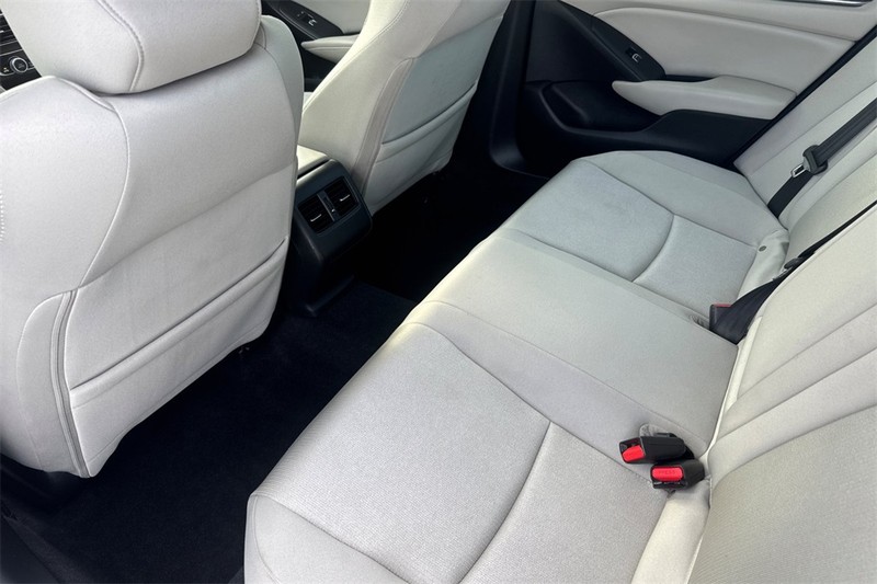 Honda Accord Sedan Vehicle Full-screen Gallery Image 11