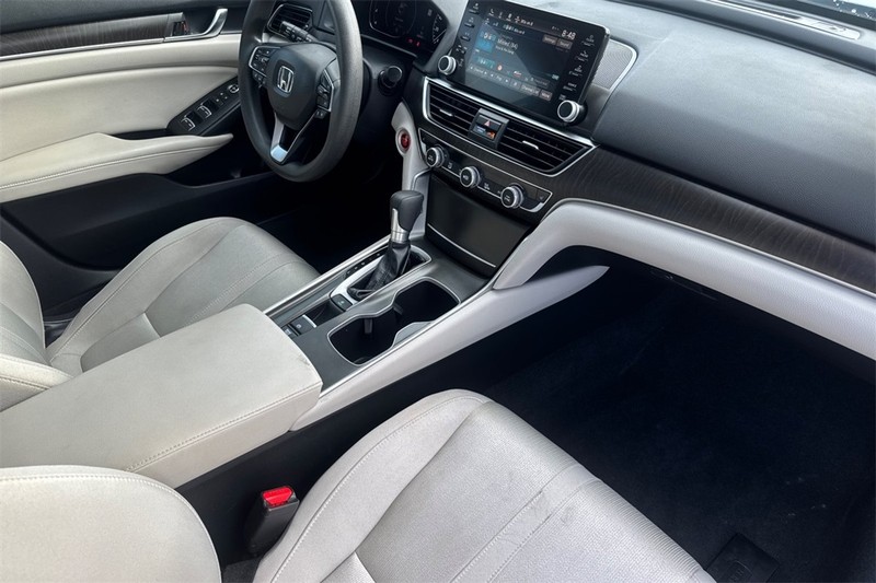 Honda Accord Sedan Vehicle Full-screen Gallery Image 14