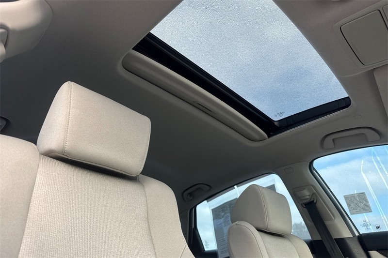 Honda Accord Sedan Vehicle Full-screen Gallery Image 15